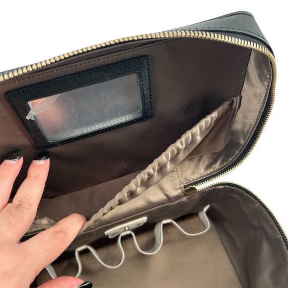 Henri Bendel West 57th Black Train Travel Toiletry Case Black READ - Picture 12 of 16